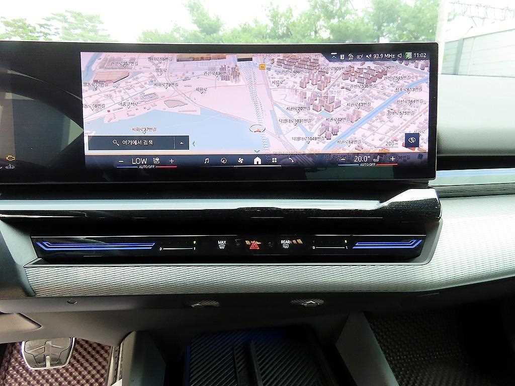 BMW 5-Series — photo 13