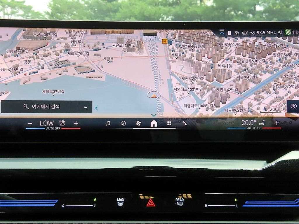 BMW 5-Series — photo 14