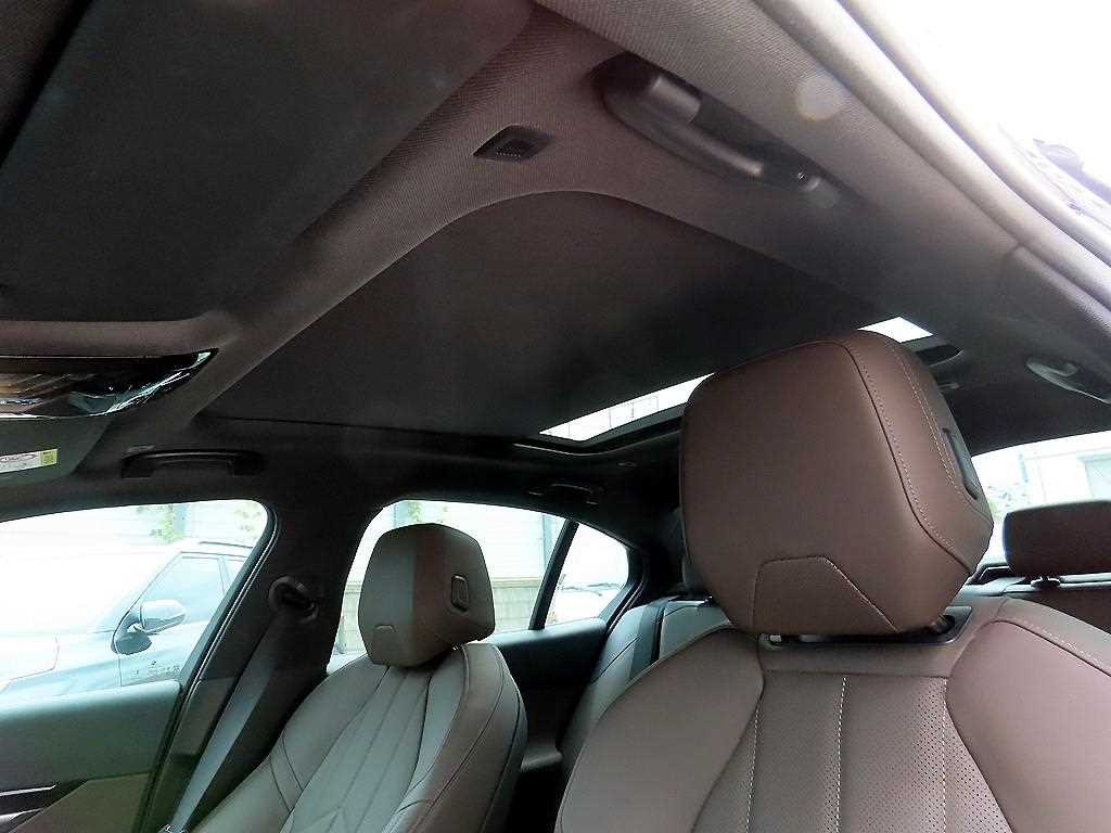BMW 5-Series — photo 17