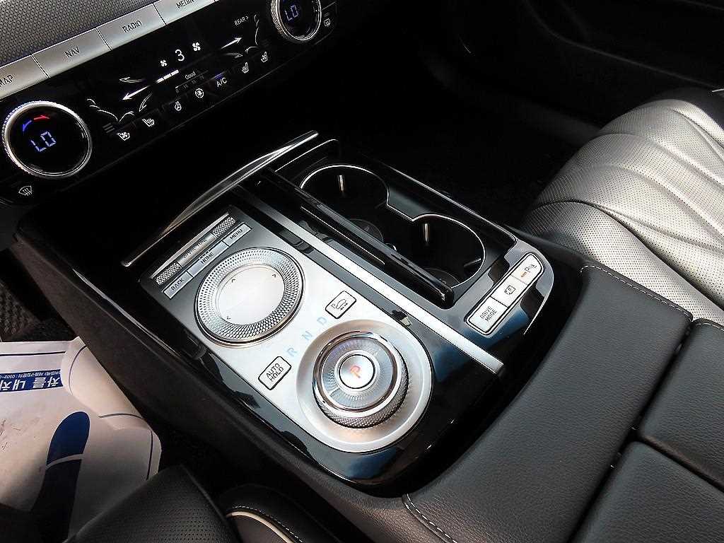 Genesis G80 — photo 11