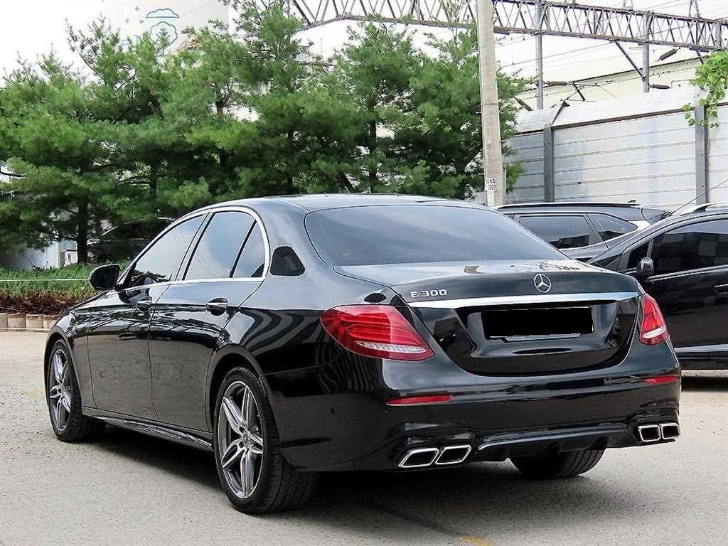 Mercedes-Benz E-Class — photo 03