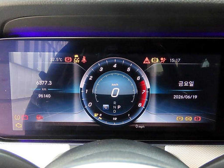 Mercedes-Benz E-Class — photo 09