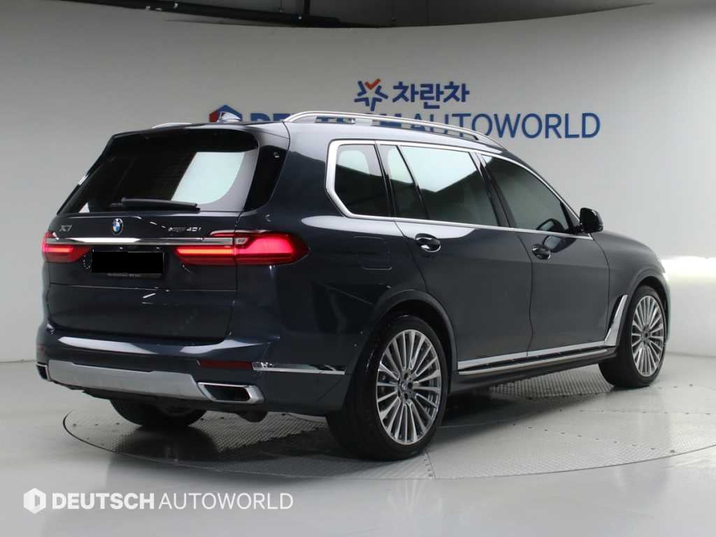 BMW X7 — photo 02