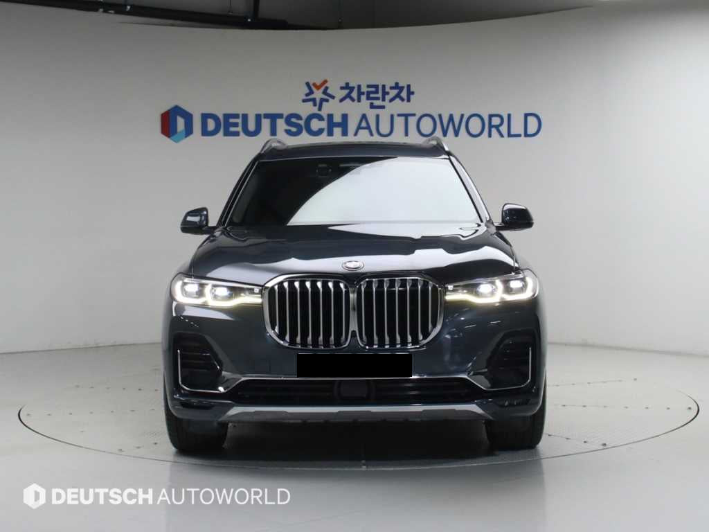 BMW X7 — photo 03