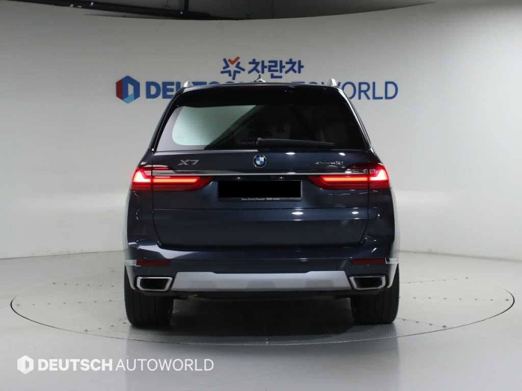 BMW X7 — photo 04