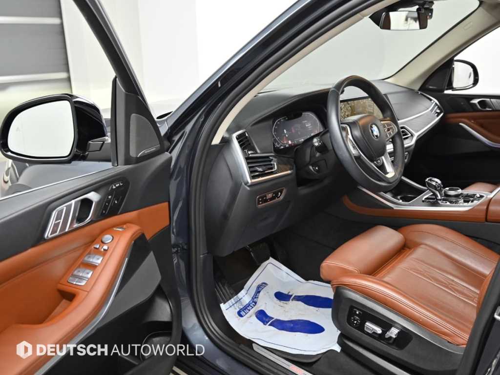 BMW X7 — photo 11