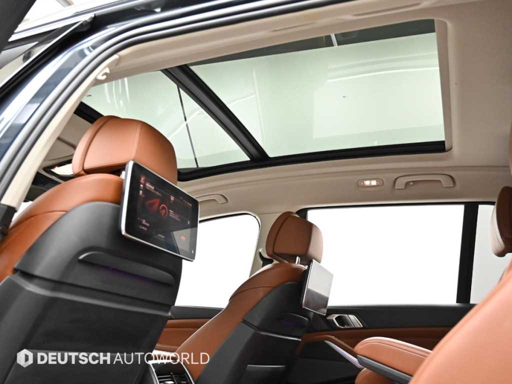 BMW X7 — photo 18