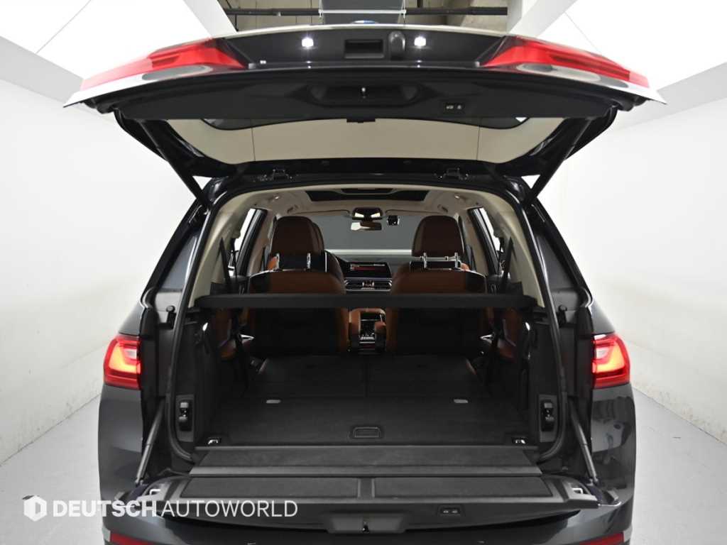 BMW X7 — photo 19