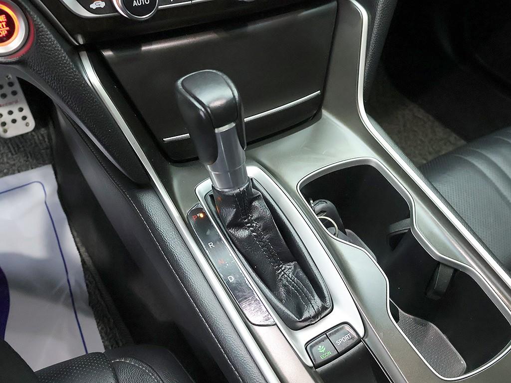 Honda Accord — photo 10