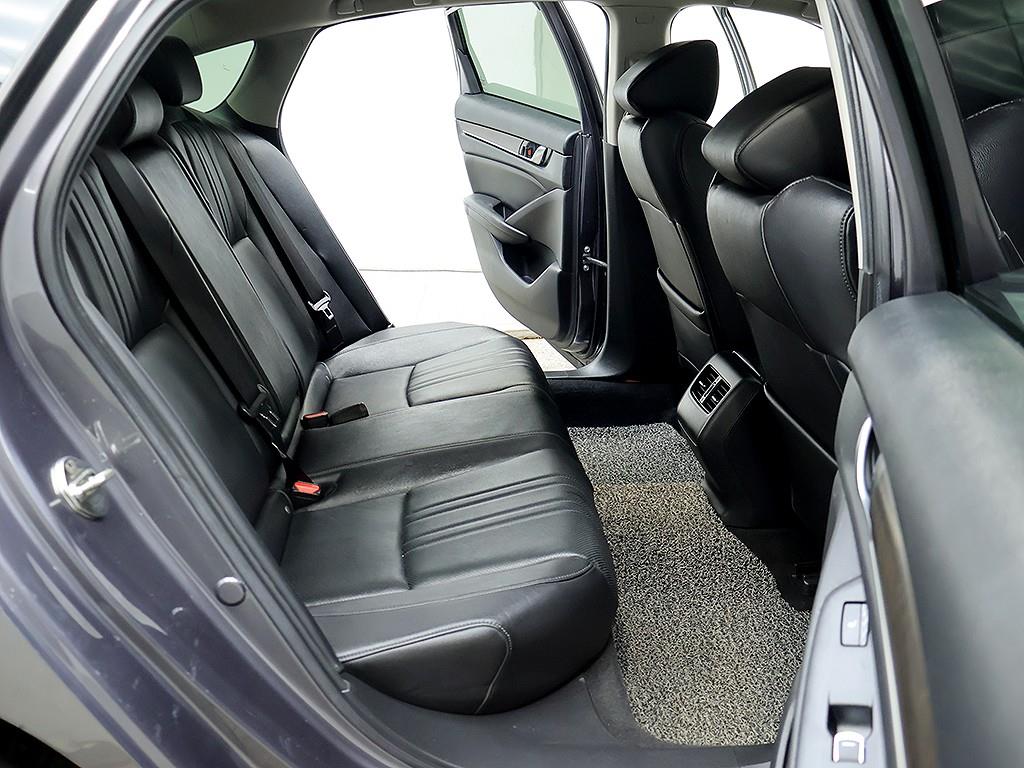 Honda Accord — photo 12