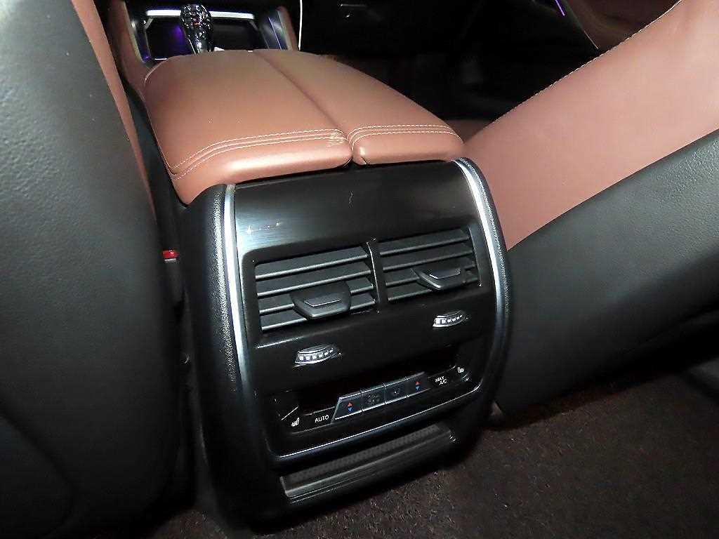 BMW X6 — photo 14