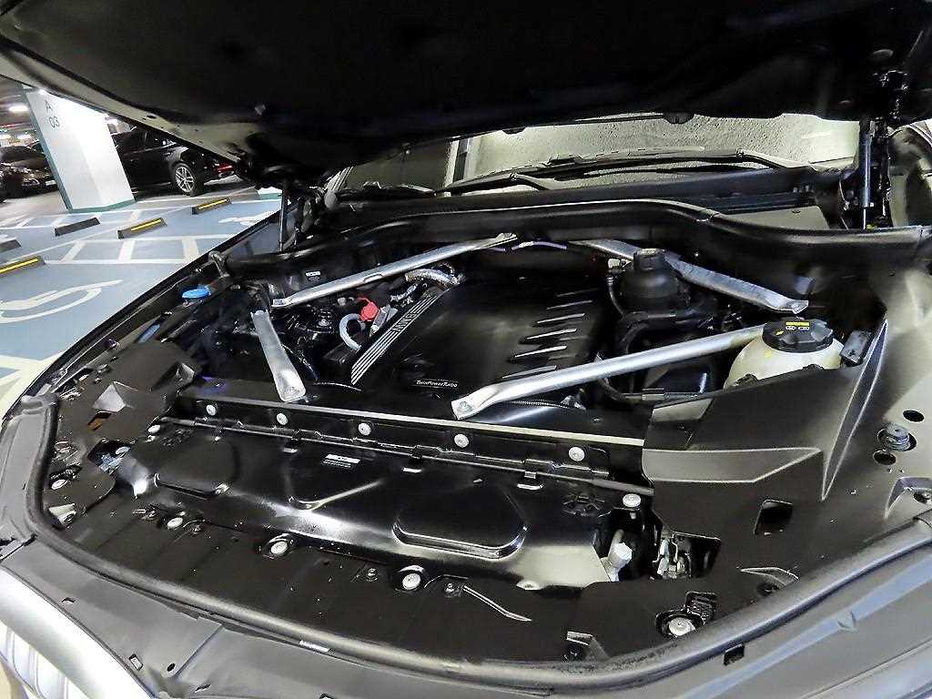 BMW X6 — photo 19