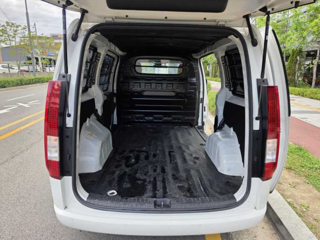 Hyundai Staria — photo 11