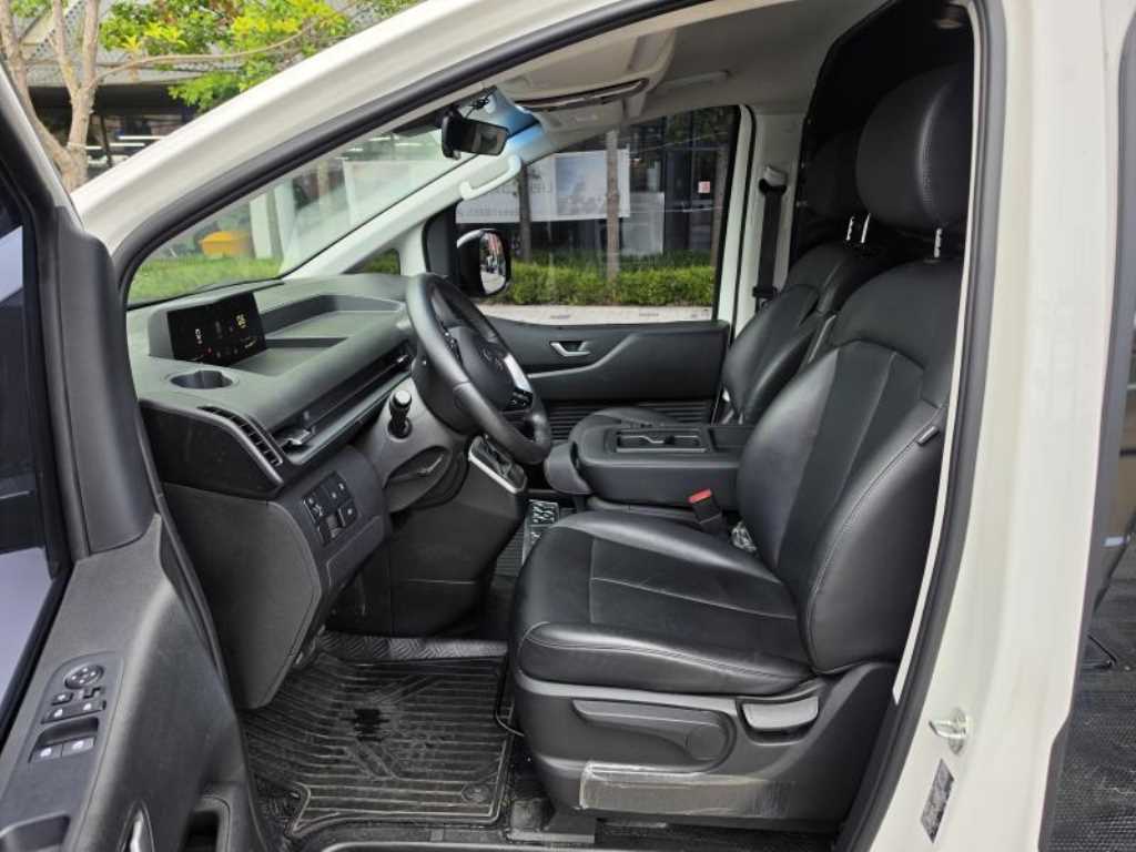 Hyundai Staria — photo 13