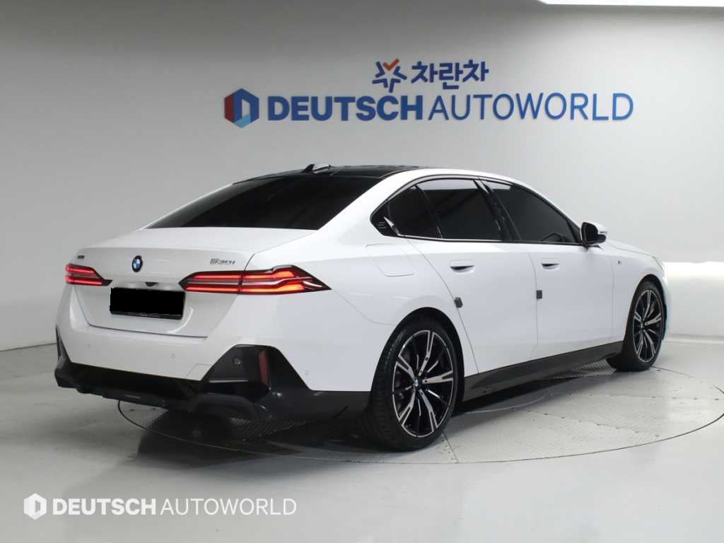 BMW 5-Series — photo 02