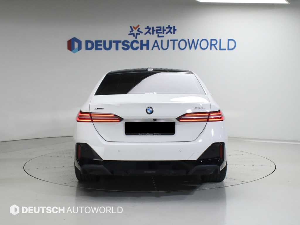 BMW 5-Series — photo 04