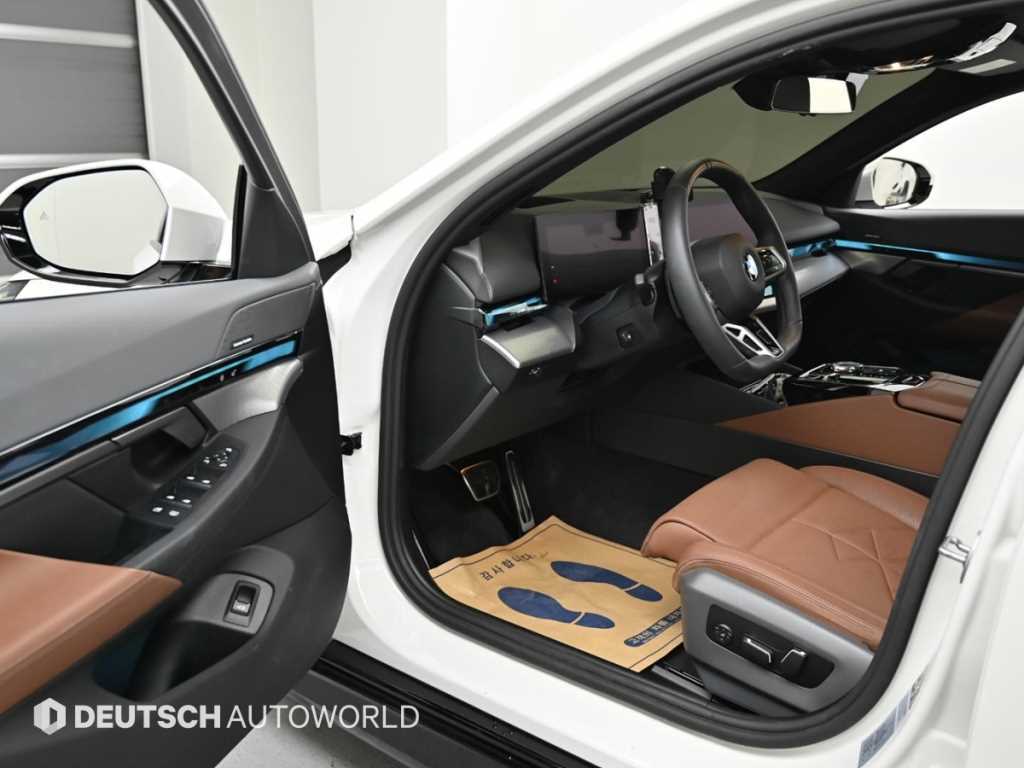 BMW 5-Series — photo 11