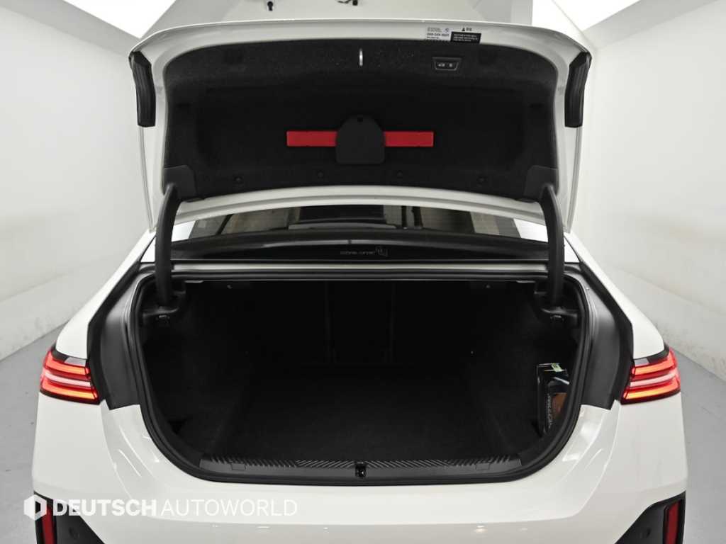 BMW 5-Series — photo 19