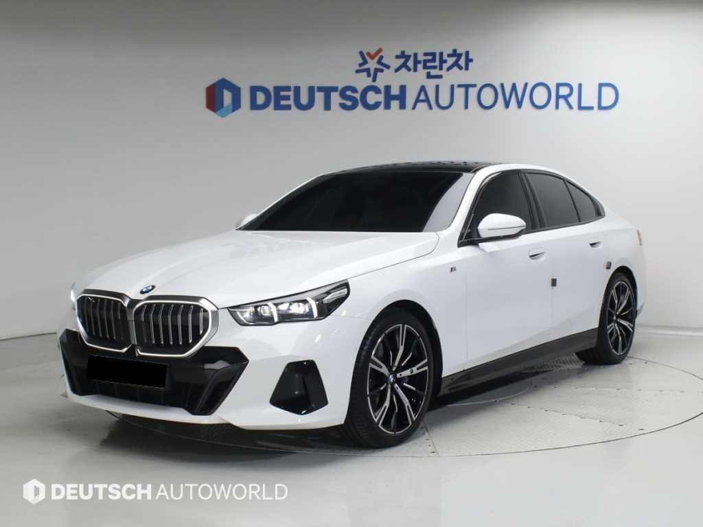 BMW 5-Series — photo 01
