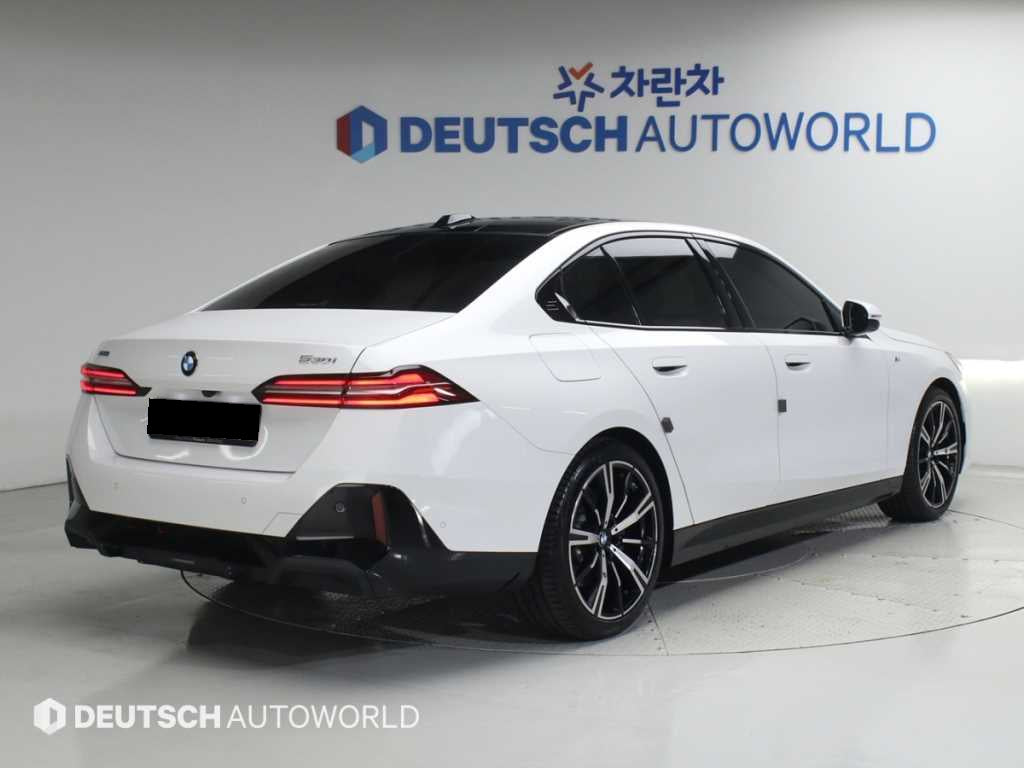 BMW 5-Series — photo 02