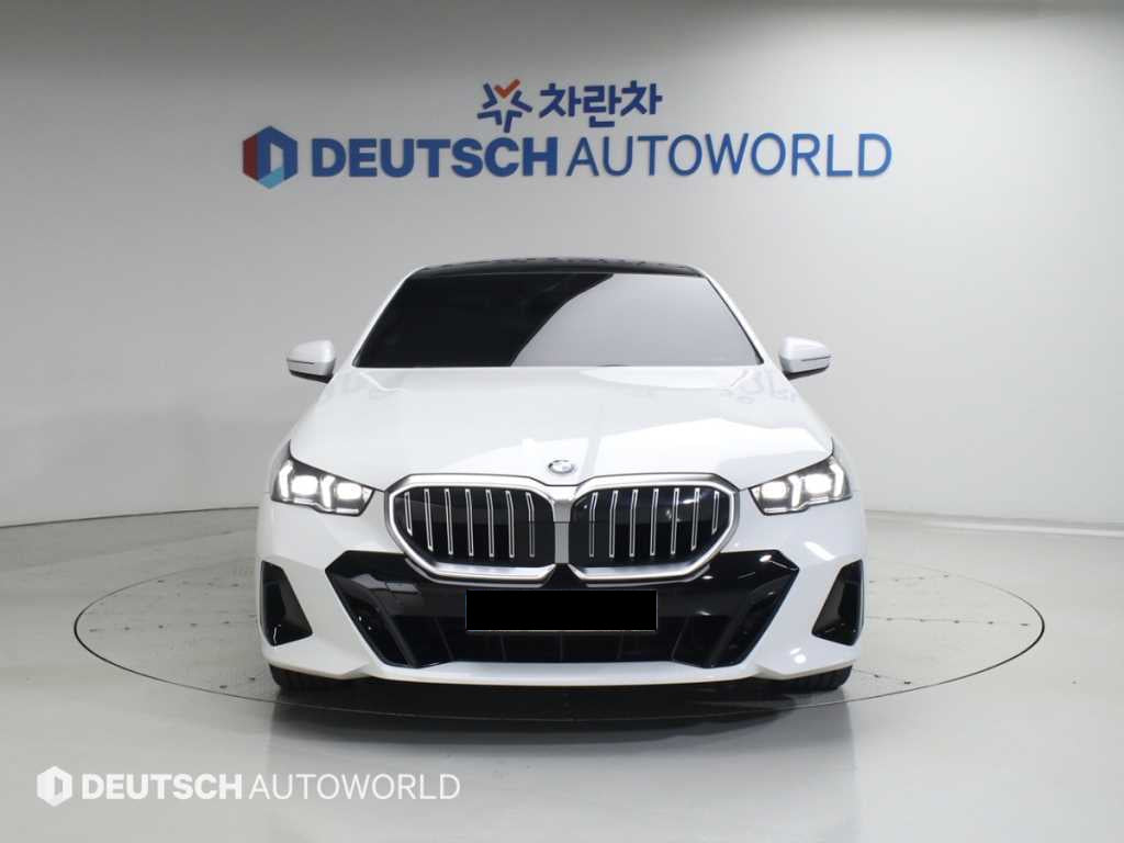 BMW 5-Series — photo 03