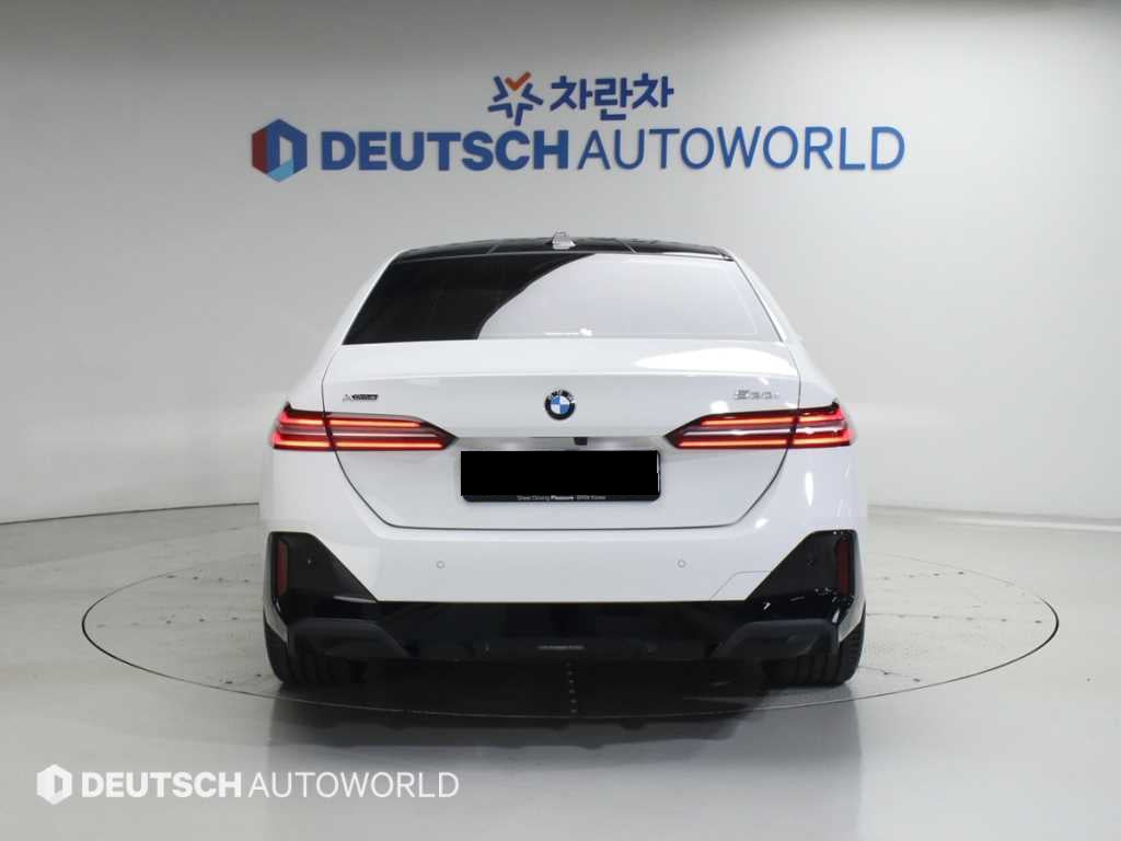 BMW 5-Series — photo 04