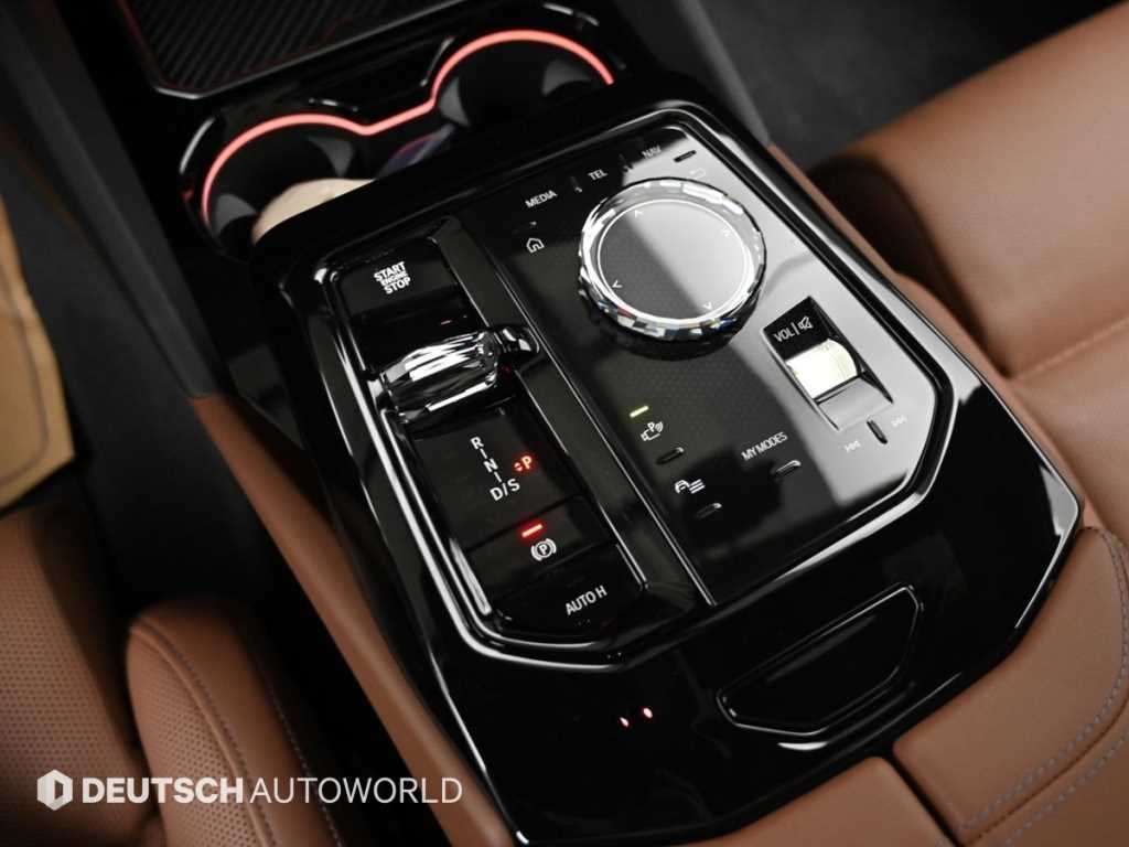 BMW 5-Series — photo 09
