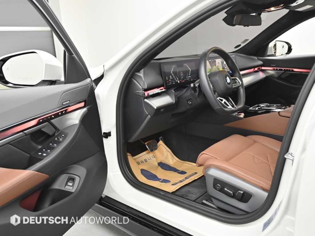 BMW 5-Series — photo 11