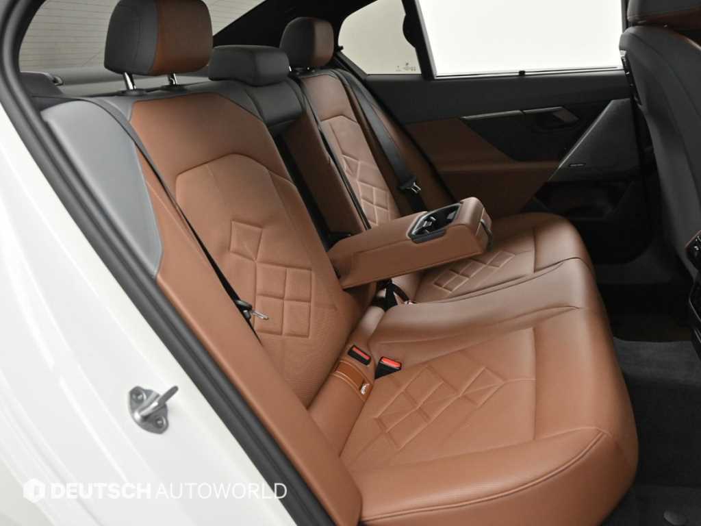 BMW 5-Series — photo 12