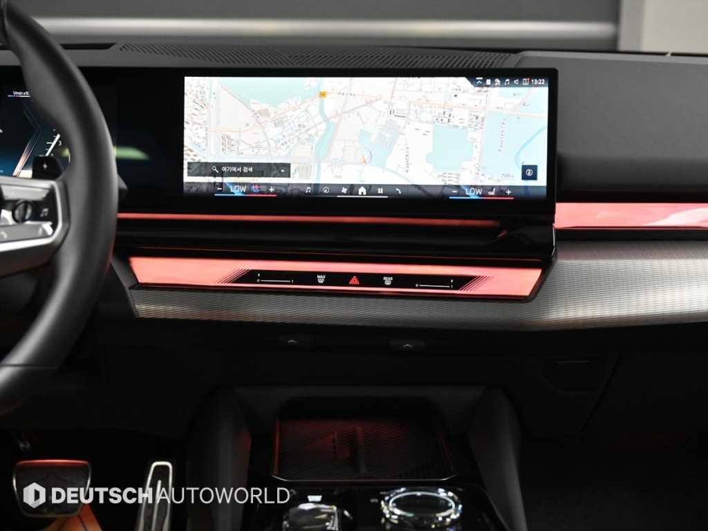 BMW 5-Series — photo 14