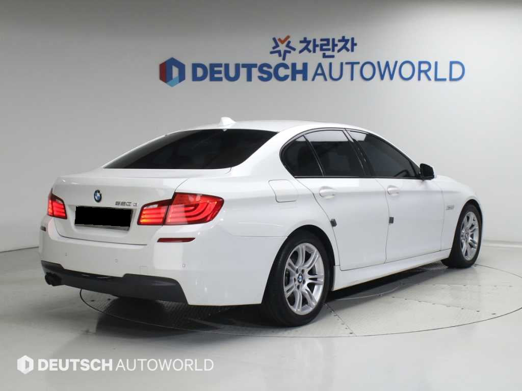 BMW 5-Series — photo 02