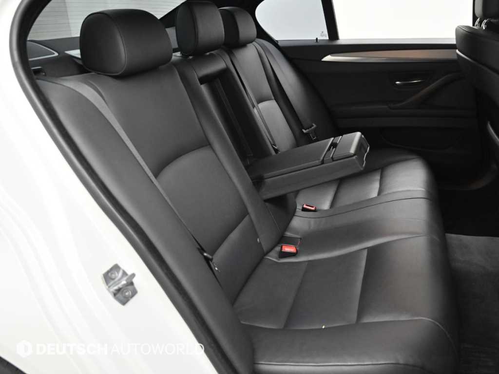 BMW 5-Series — photo 12