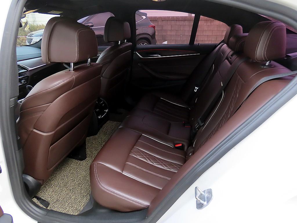 BMW 5-Series — photo 06