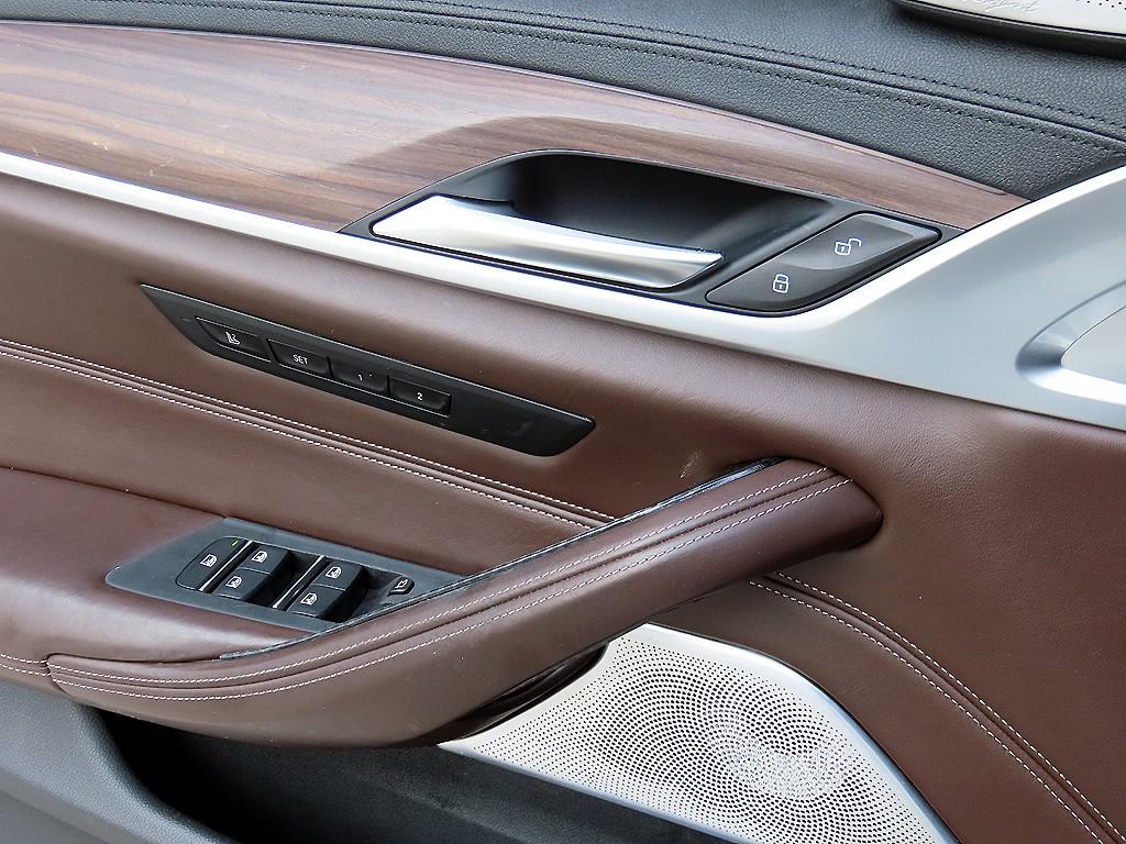 BMW 5-Series — photo 12