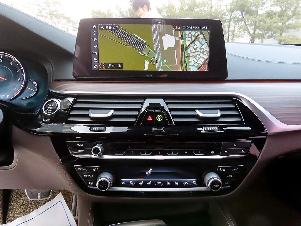 BMW 5-Series — photo 13