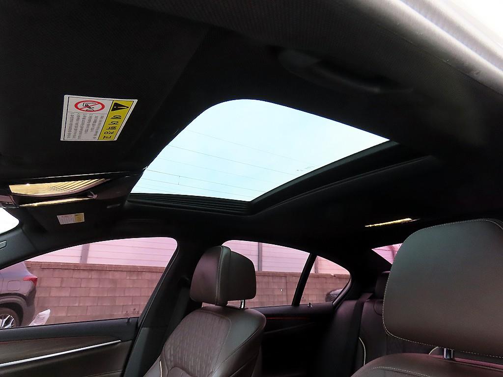 BMW 5-Series — photo 17