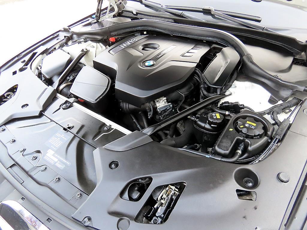 BMW 5-Series — photo 19