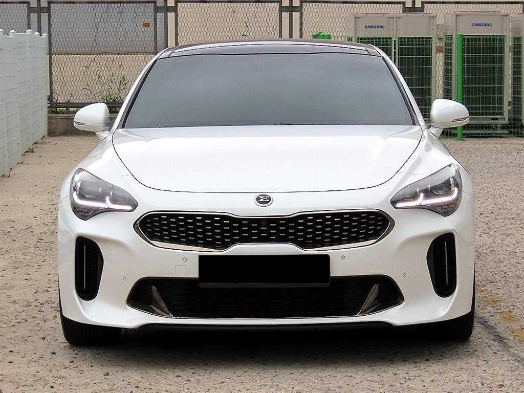 Kia Stinger — photo 01