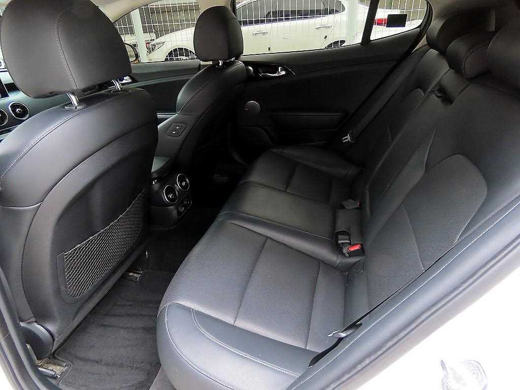 Kia Stinger — photo 06