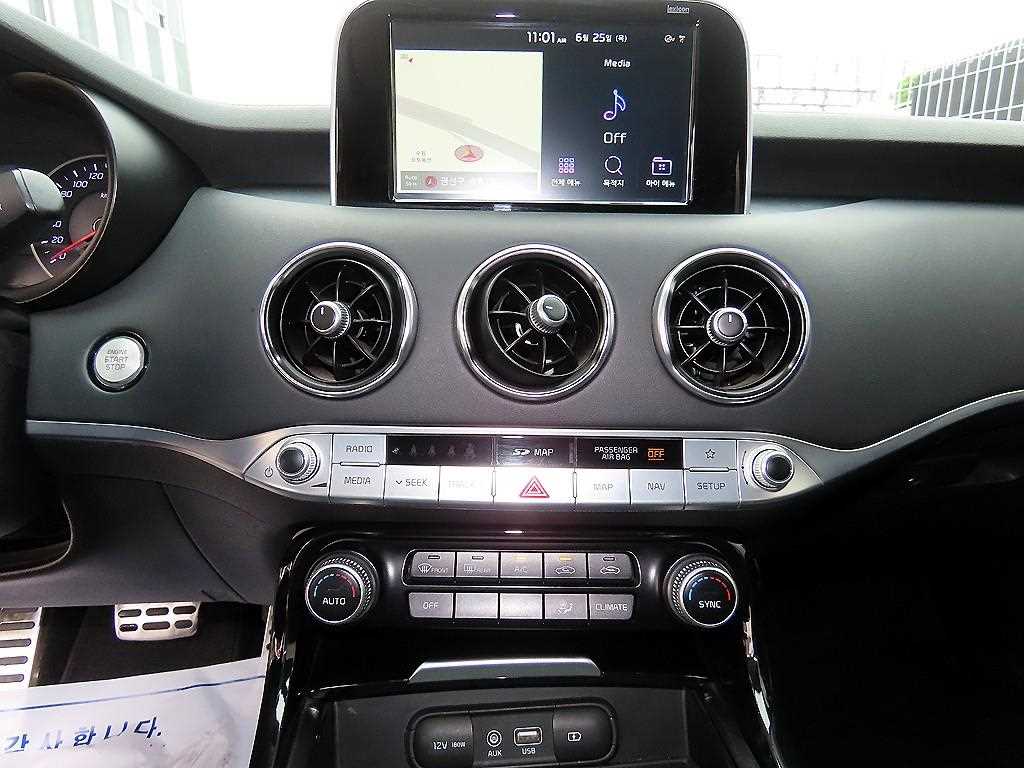 Kia Stinger — photo 14