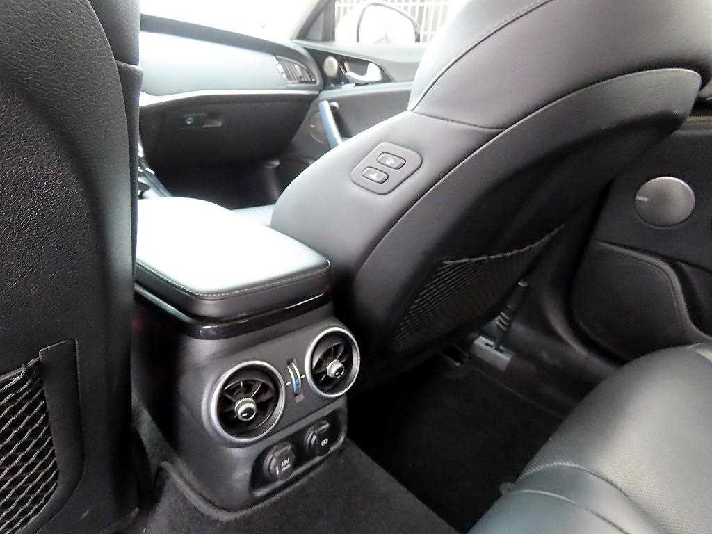 Kia Stinger — photo 16