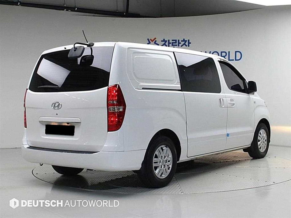 Hyundai Starex — photo 02