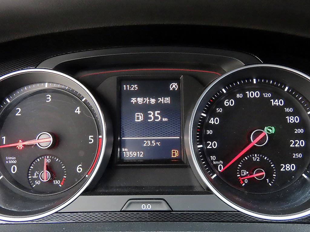 Volkswagen Golf — photo 09