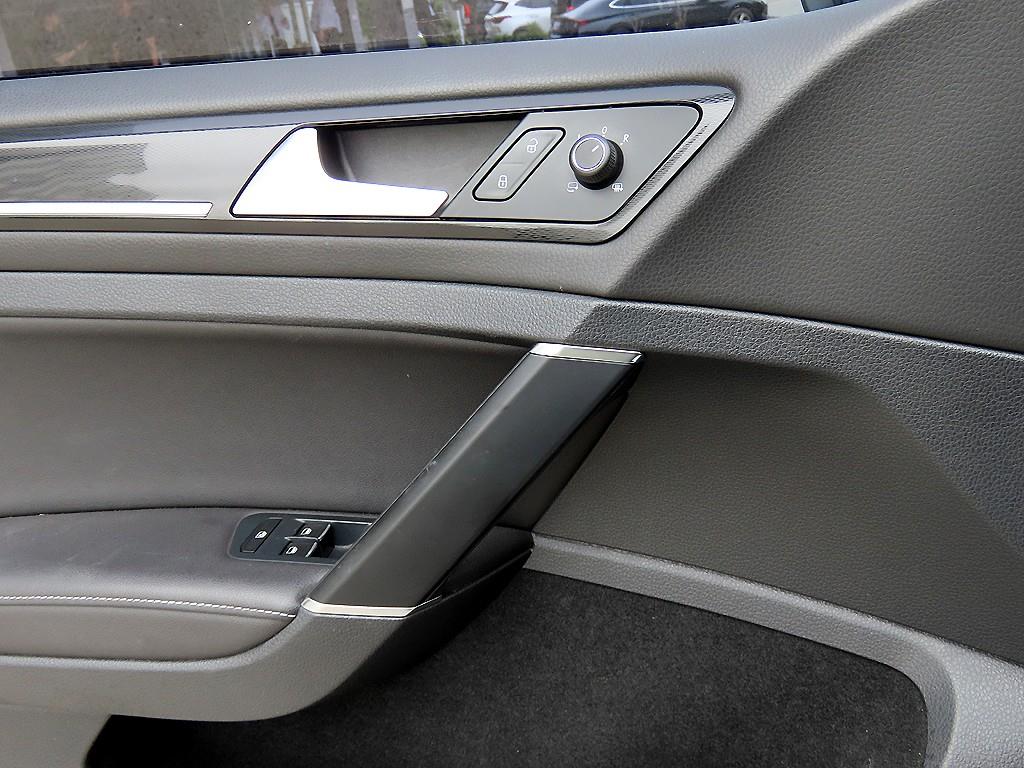 Volkswagen Golf — photo 11