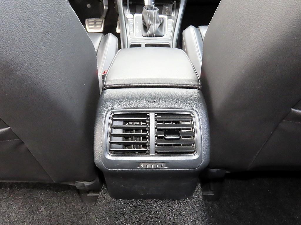 Volkswagen Golf — photo 16