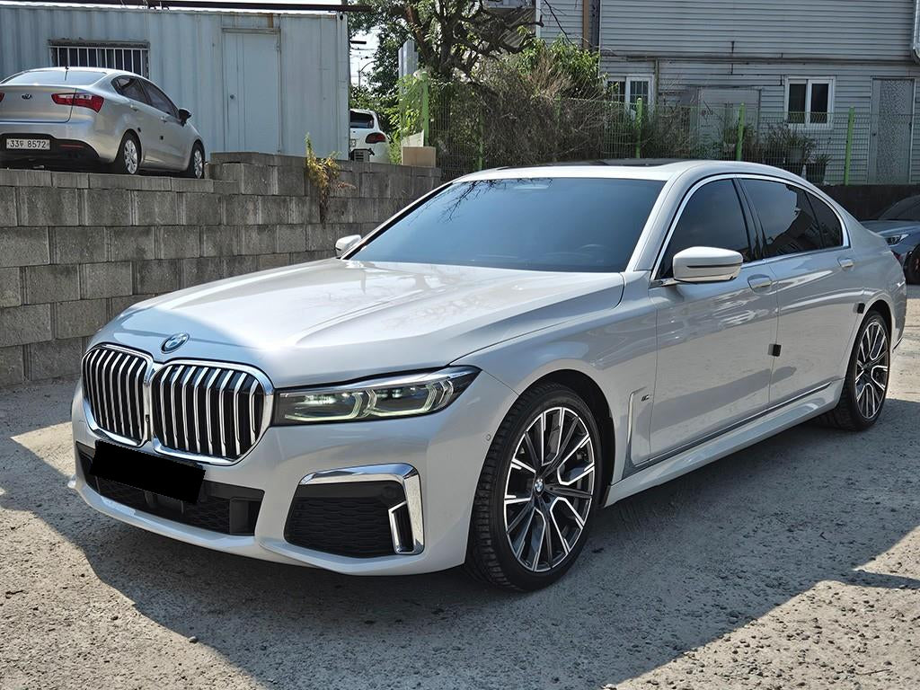 BMW 7-Series — photo 02