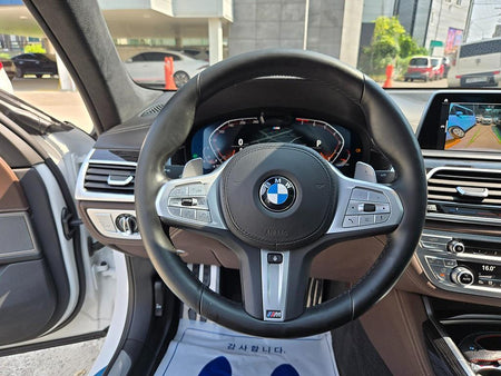 BMW 7-Series — photo 08