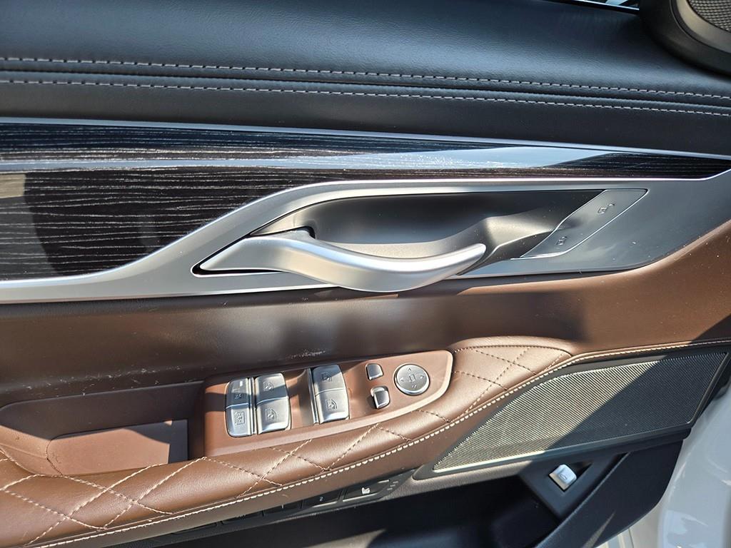 BMW 7-Series — photo 13