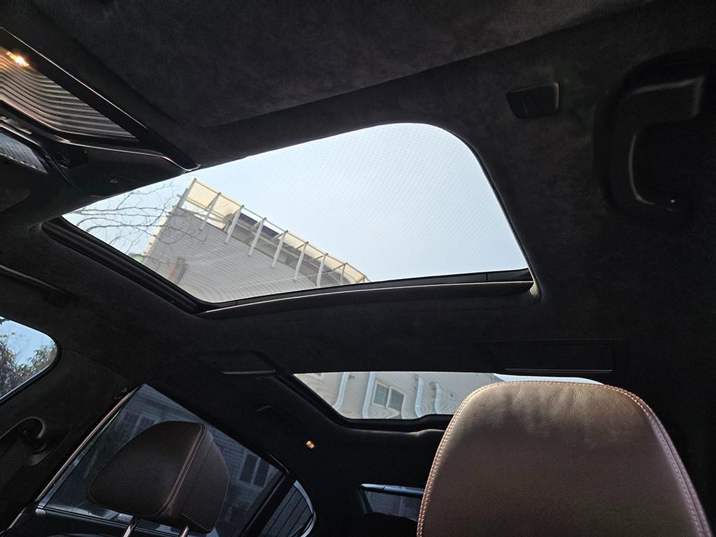 BMW 7-Series — photo 16