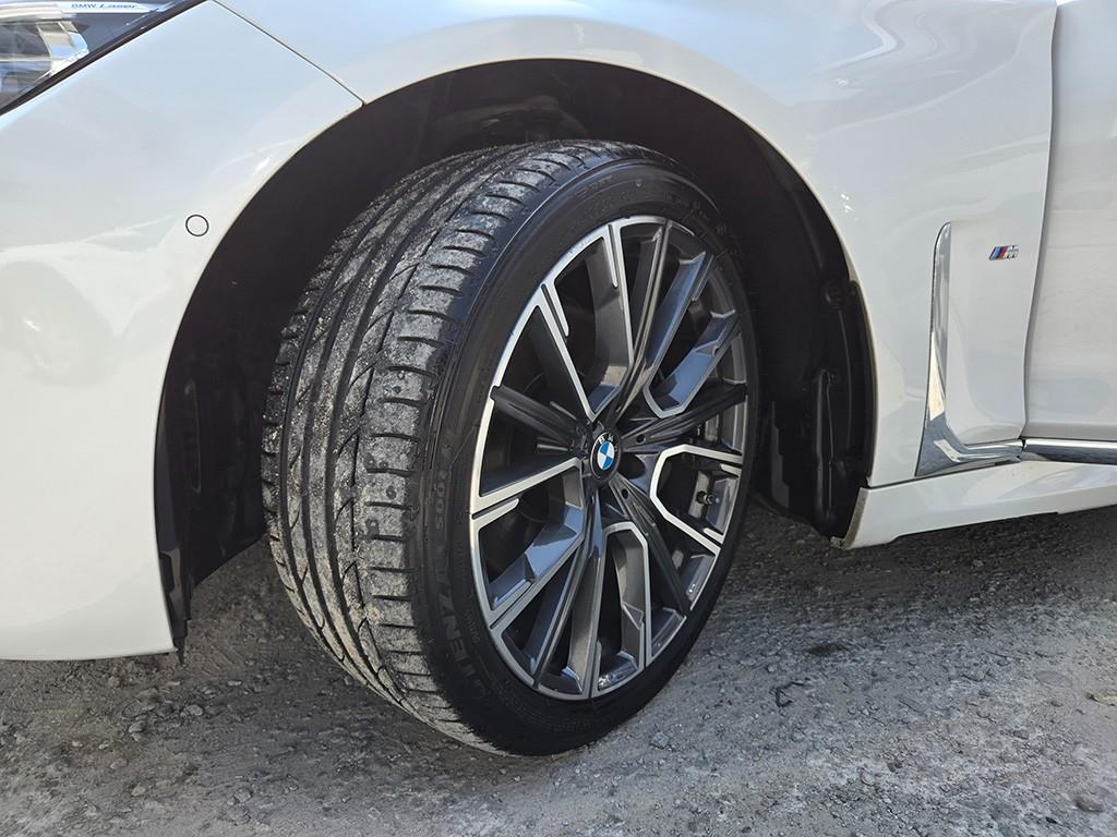 BMW 7-Series — photo 20